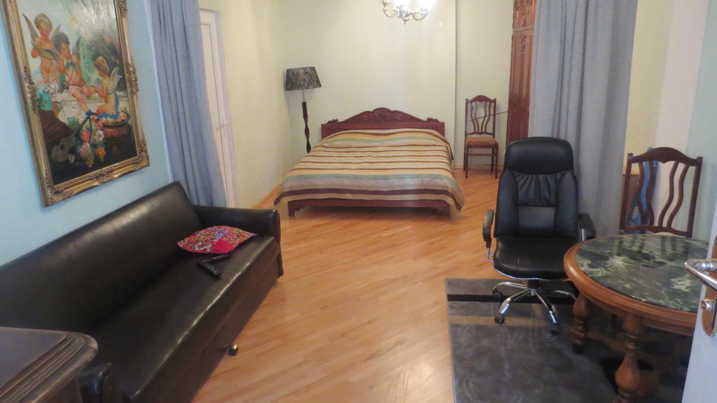 Evrika Apartments On Rustaveli Avenue Tbilisi Rum bild